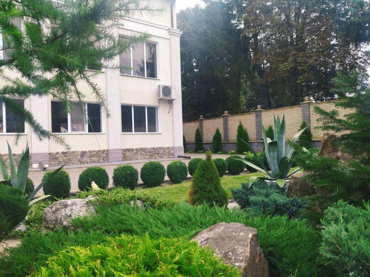 Zhyttedar Ulanov Exteriör bild